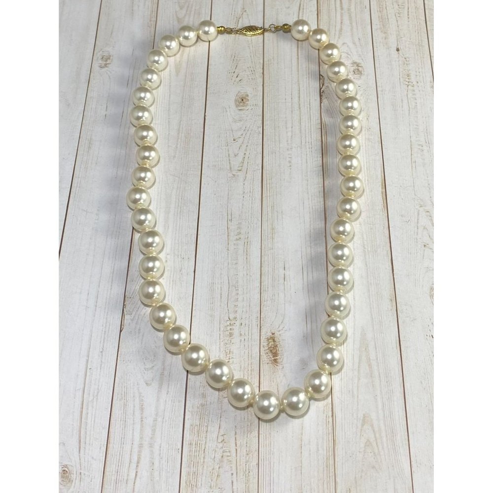 Vintage JCM Jacmel Mauritius 10k Yellow Gold Faux Pearl Necklace Filigree Clasp